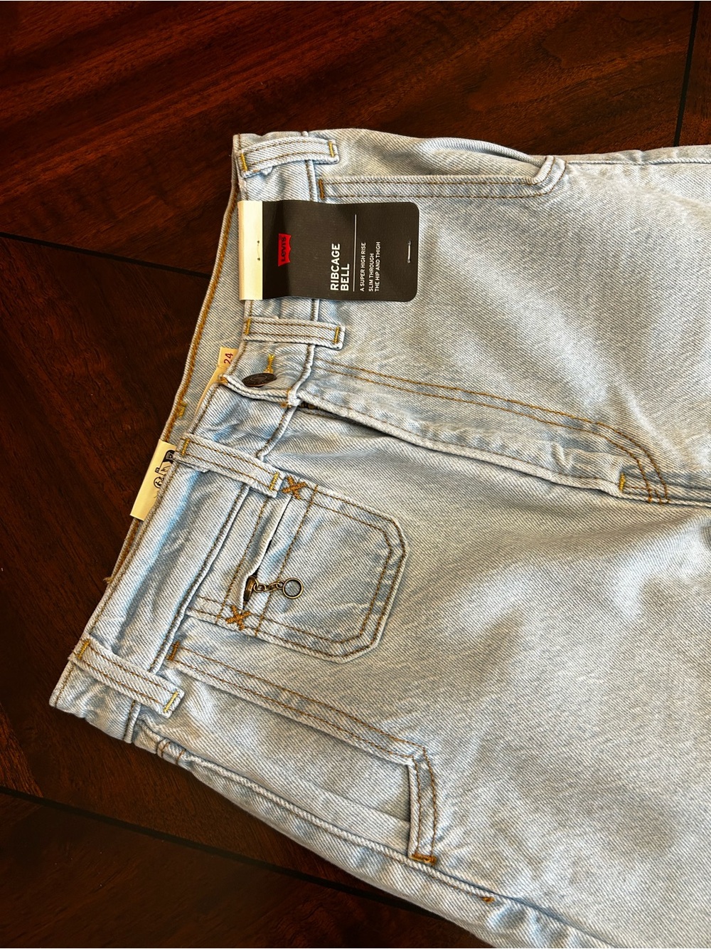 BNWT Levi's Light Blue Ribcage Bell Jeans - Picture 3 of 7